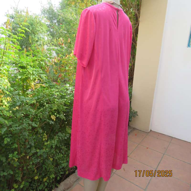 Boutique made magenta pink silky shiny patterned polyester shift short sleeve dress. Size 48