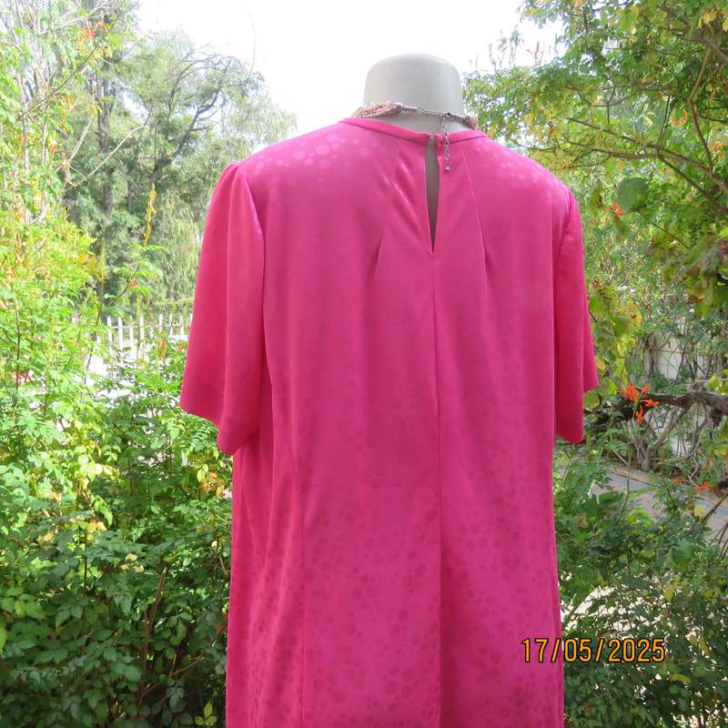 Boutique made magenta pink silky shiny patterned polyester shift short sleeve dress. Size 48