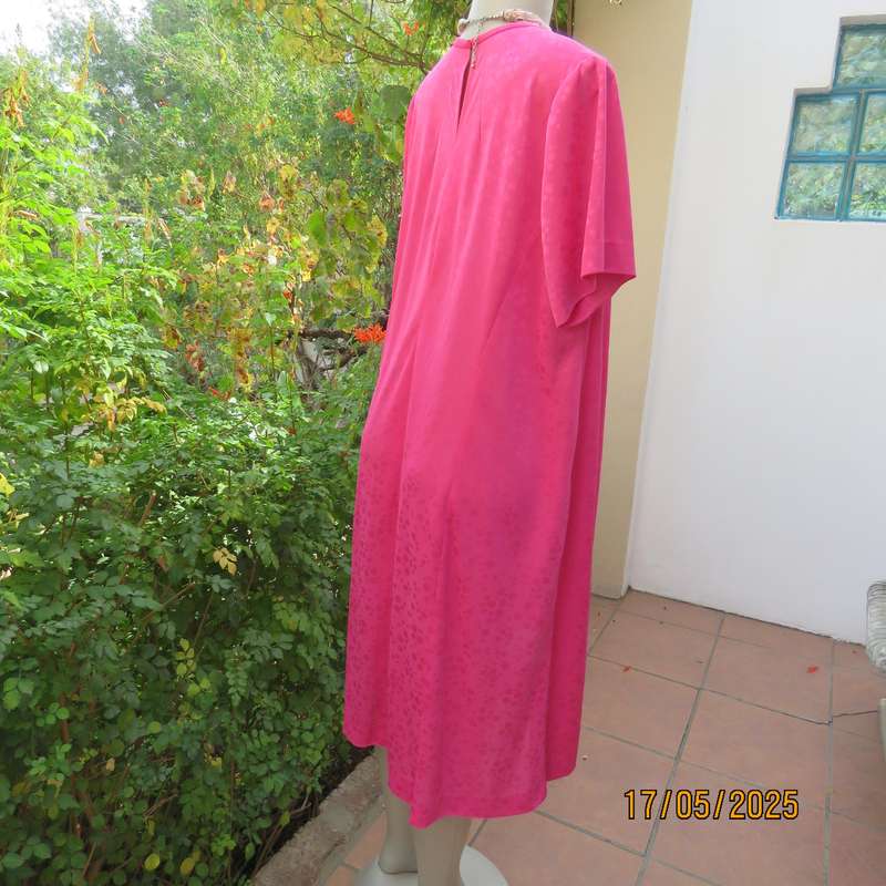 Boutique made magenta pink silky shiny patterned polyester shift short sleeve dress. Size 48