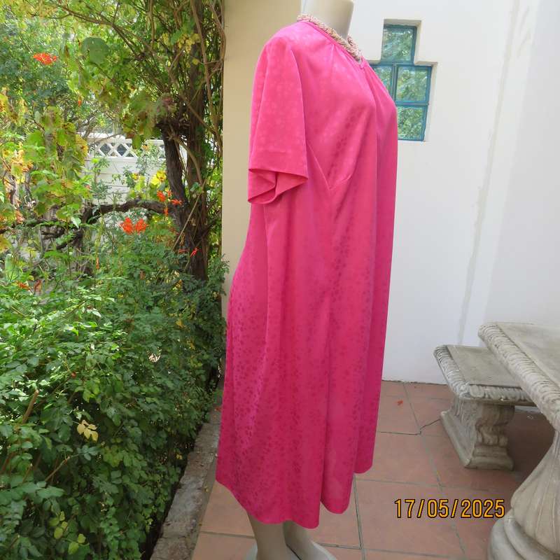 Boutique made magenta pink silky shiny patterned polyester shift short sleeve dress. Size 48
