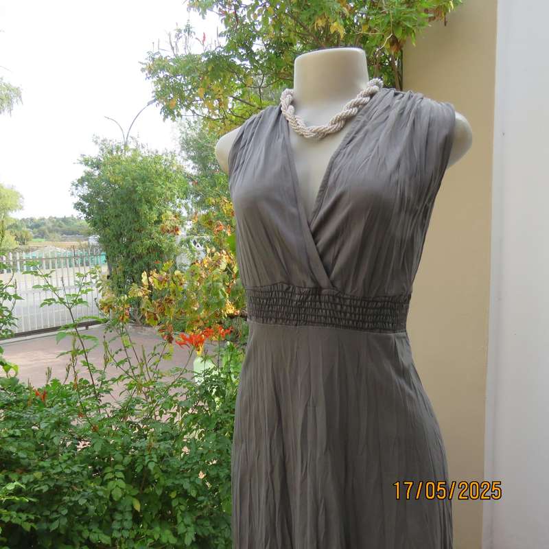 LINDA FASHION steel grey crinkled polyester stretch dress. Size 38.