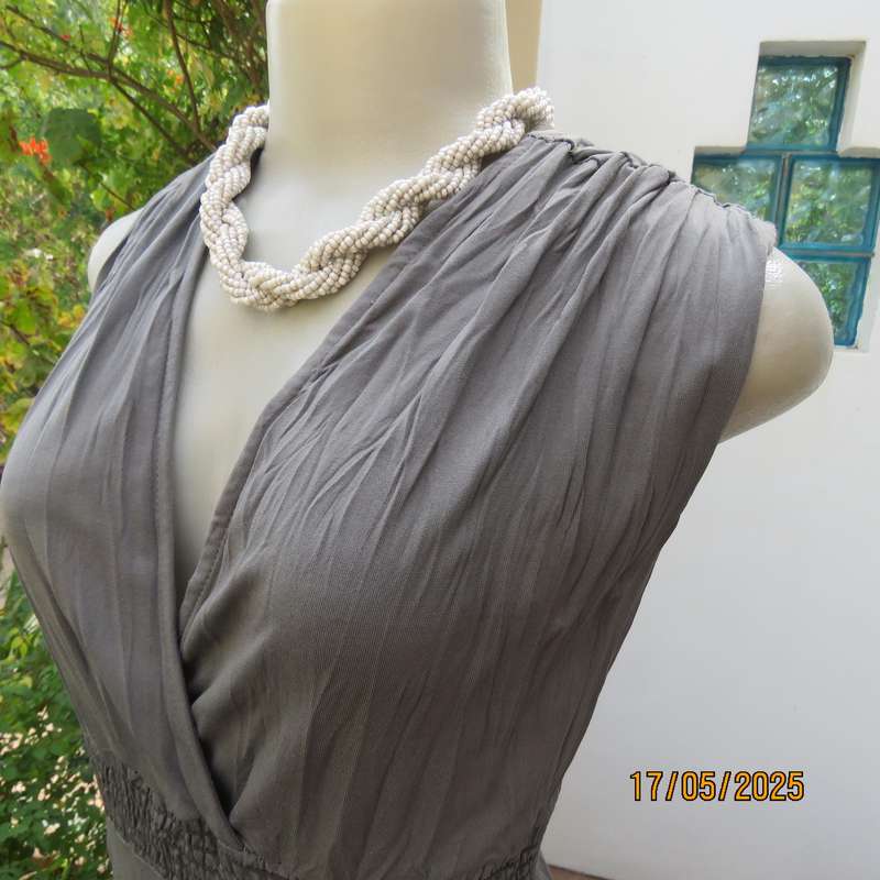 LINDA FASHION steel grey crinkled polyester stretch dress. Size 38.