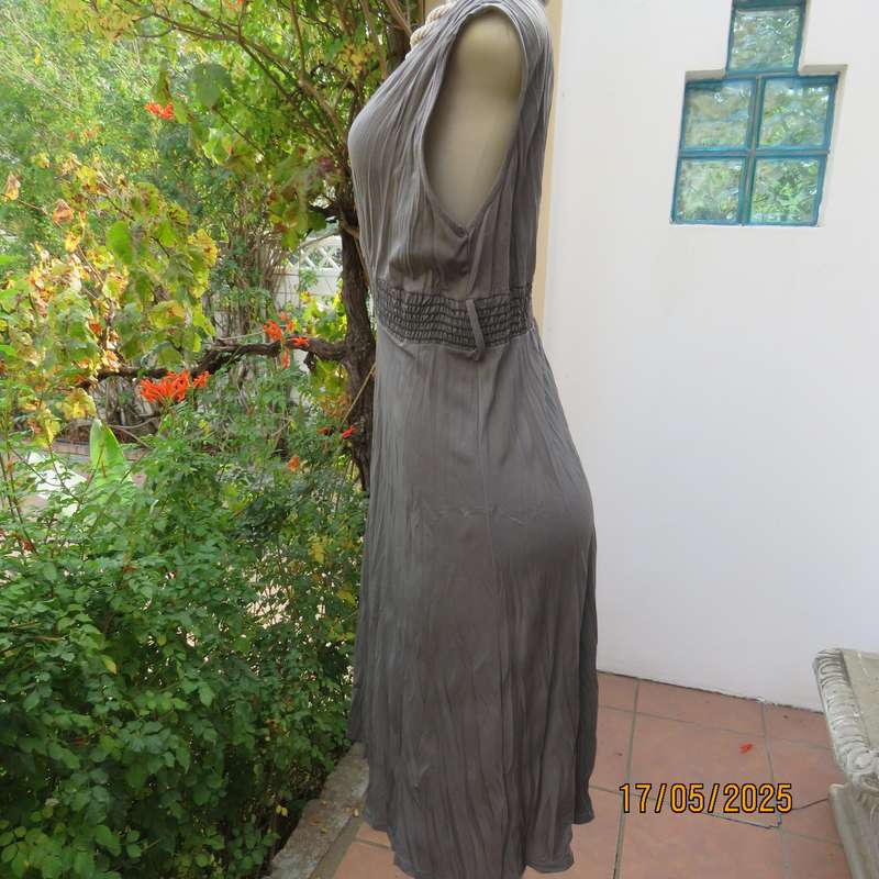 LINDA FASHION steel grey crinkled polyester stretch dress. Size 38.