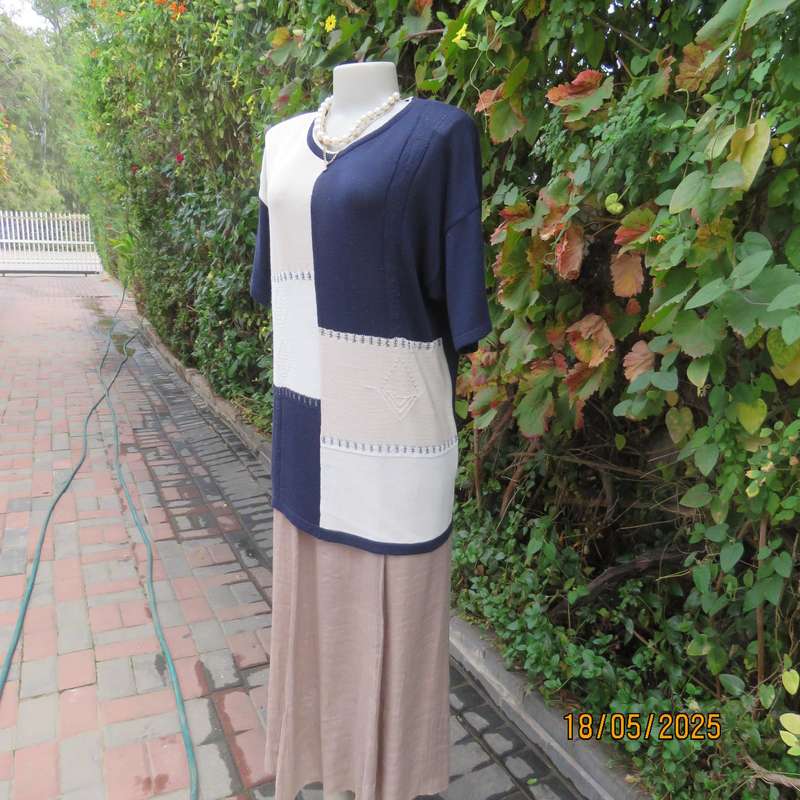 WOOLWORTHS acrylic knit navy-cream-beige colour blocked top. Size 40