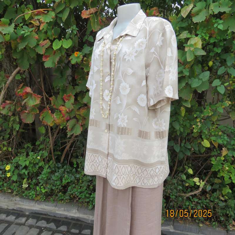 MERIEN HALL short sleeve ecru top with cream flowers and beautiful border. Size 42