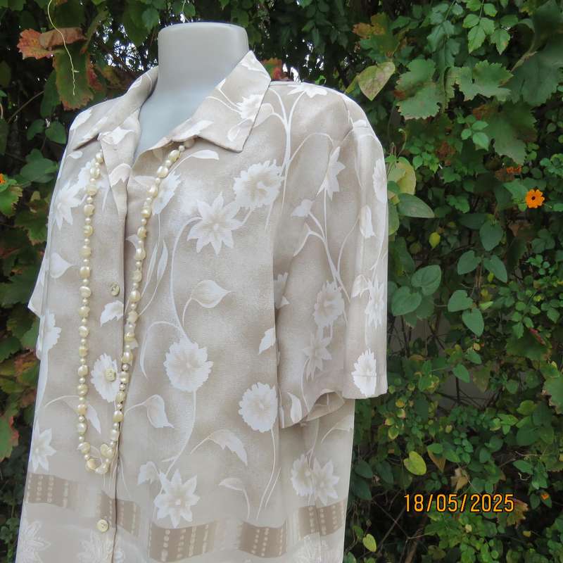 MERIEN HALL short sleeve ecru top with cream flowers and beautiful border. Size 42