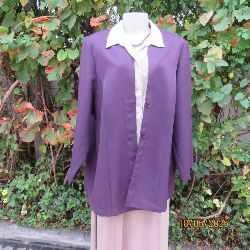 Dark purple boutique made long sleeve elegant partly lined collarless jacket. Size 42-44