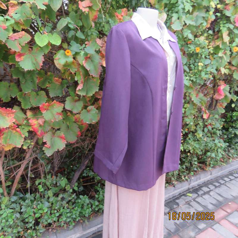 Dark purple boutique made long sleeve elegant partly lined collarless jacket. Size 42-44