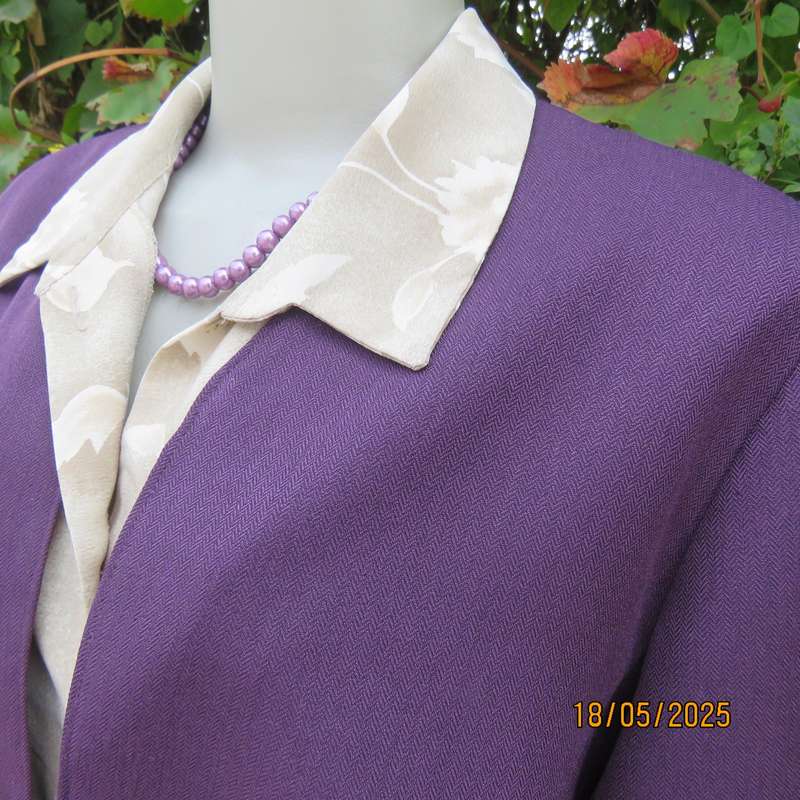 Dark purple boutique made long sleeve elegant partly lined collarless jacket. Size 42-44