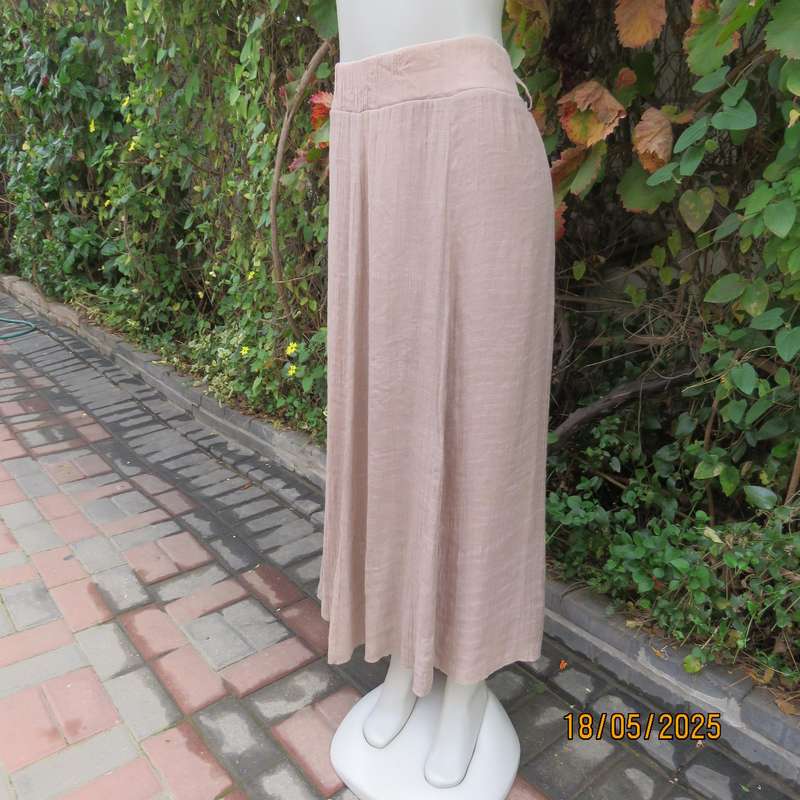 DONNA CLAIRE wheat colour creased polycotton paneled A-line skirt size 48. Elasticated waist