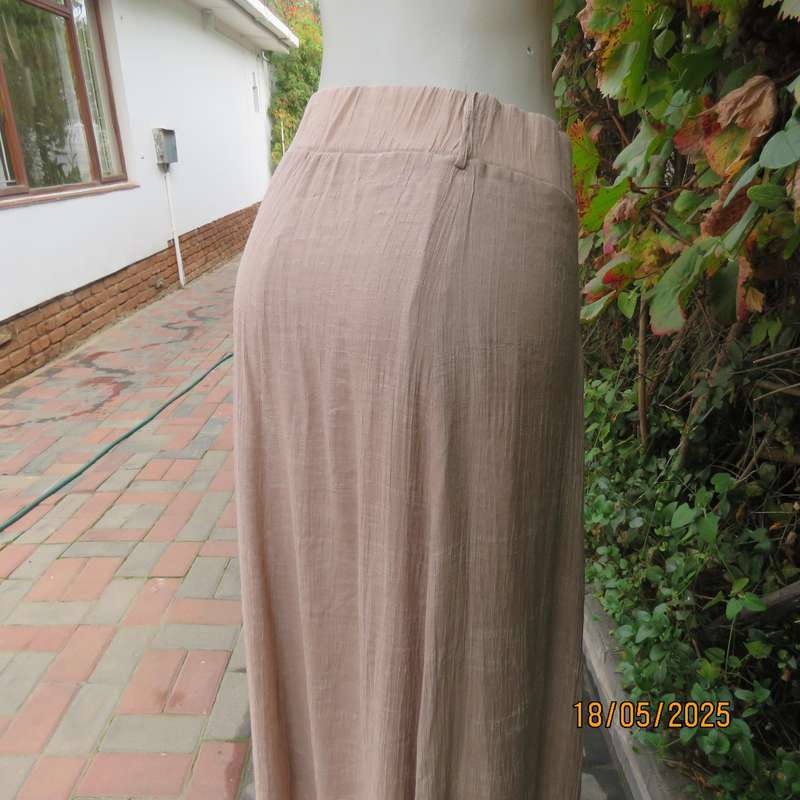 DONNA CLAIRE wheat colour creased polycotton paneled A-line skirt size 48. Elasticated waist
