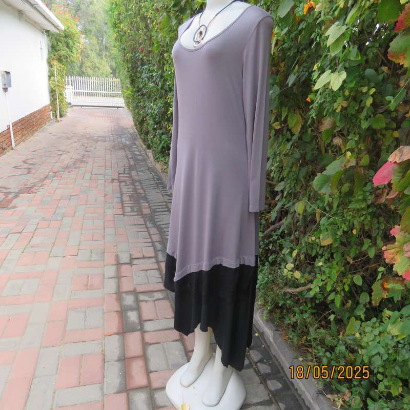 LINDA'S long sleeve dim grey stretch polycotton dress with black asymmetrical seamline. Size 36