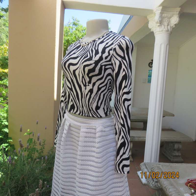 Sexy petite zebra stripe black-white long sleeve stretch polyester size 28-4 top by SHEIN.As new