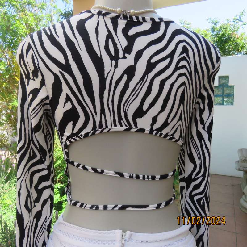 Sexy petite zebra stripe black-white long sleeve stretch polyester size 28-4 top by SHEIN.As new