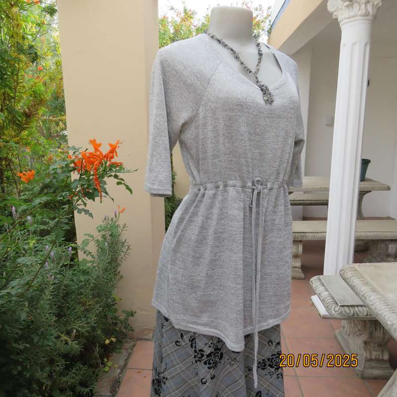 Light grey mottled stretch knitted polyester top size 36. Elbow sleeves.