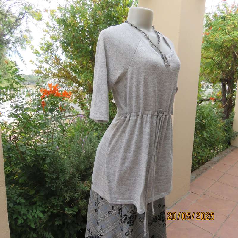 Light grey mottled stretch knitted polyester top size 36. Elbow sleeves.