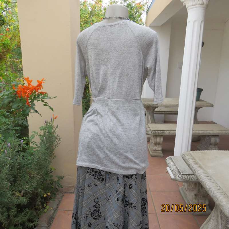 Light grey mottled stretch knitted polyester top size 36. Elbow sleeves.