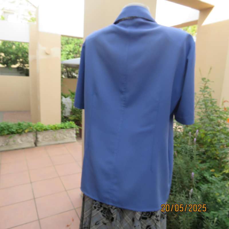 REGENCY air force blue short sleeve button down top size 40. Textured polyester.