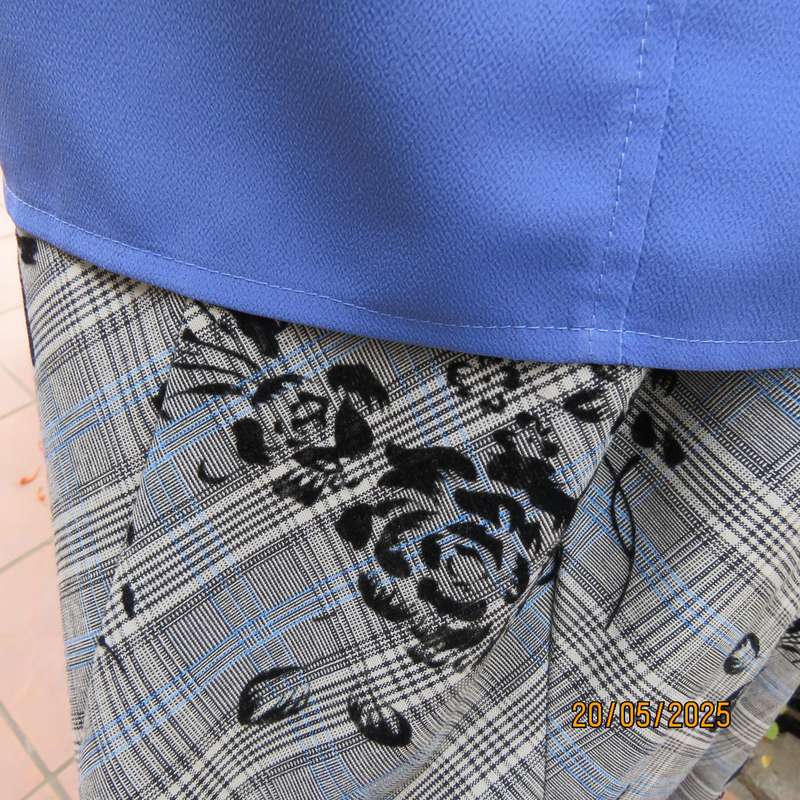 REGENCY air force blue short sleeve button down top size 40. Textured polyester.