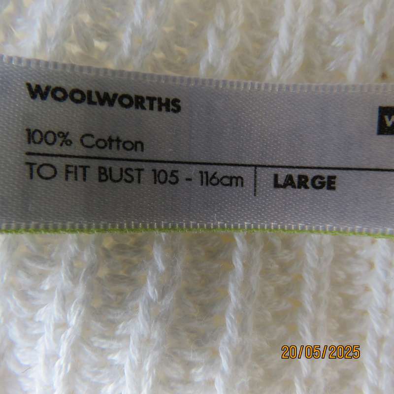STUDIO W white 100% cotton knit long sleeve cardi with zip-up feature at left side. Size 40-42