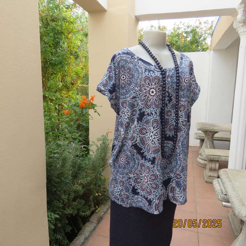 Slip over navy-white-blue bo-ho pattern polyester stretch top size 44.
