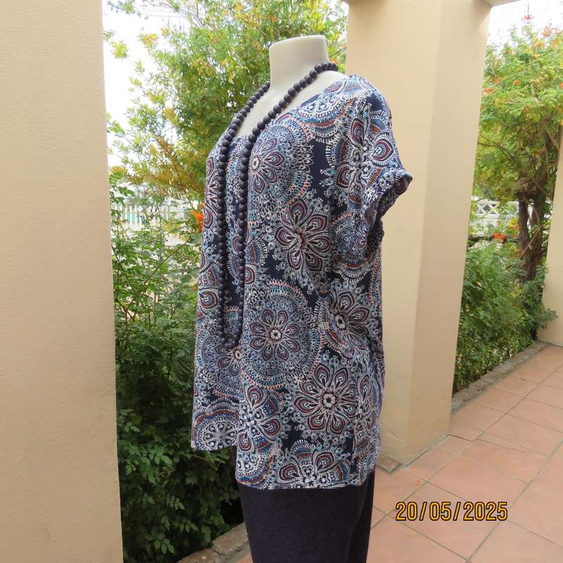 Slip over navy-white-blue bo-ho pattern polyester stretch top size 44.