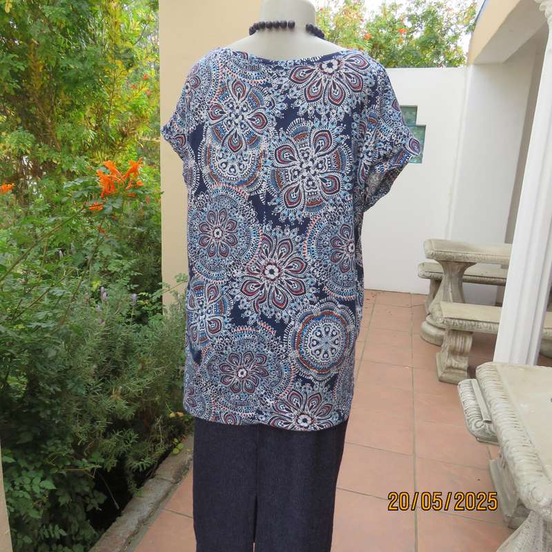 Slip over navy-white-blue bo-ho pattern polyester stretch top size 44.