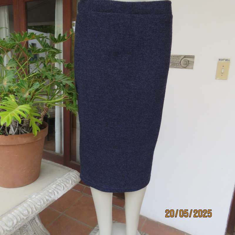 Ribbed navy woven stretch polyester bodycon skirt. Elasticated waist. By AMARA size 36-38