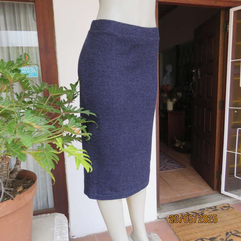 Ribbed navy woven stretch polyester bodycon skirt. Elasticated waist. By AMARA size 36-38
