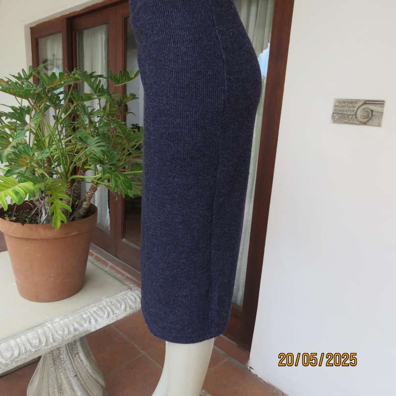 Ribbed navy woven stretch polyester bodycon skirt. Elasticated waist. By AMARA size 36-38