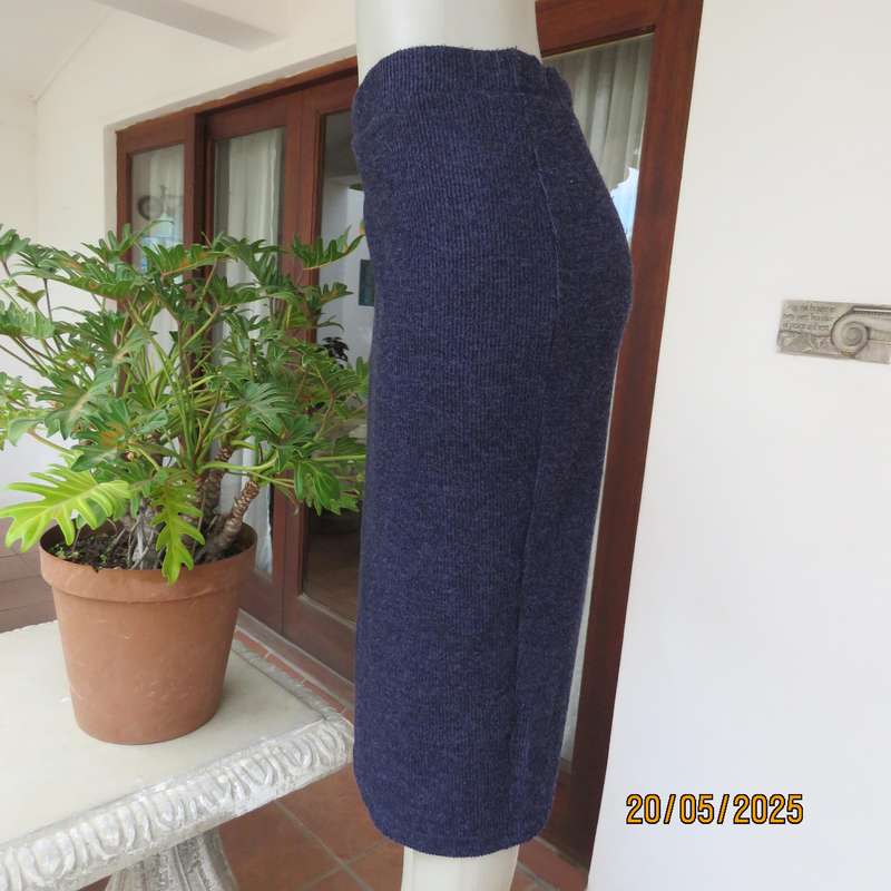 Ribbed navy woven stretch polyester bodycon skirt. Elasticated waist. By AMARA size 36-38