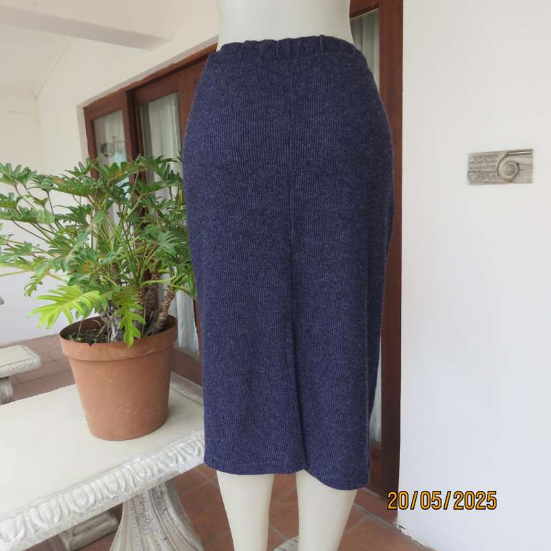 Ribbed navy woven stretch polyester bodycon skirt. Elasticated waist. By AMARA size 36-38