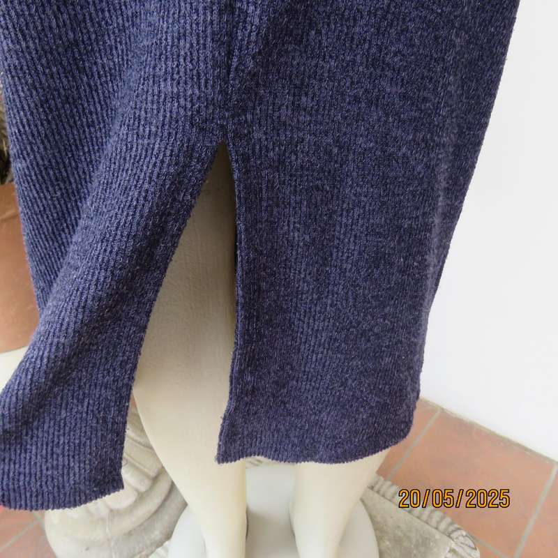 Ribbed navy woven stretch polyester bodycon skirt. Elasticated waist. By AMARA size 36-38