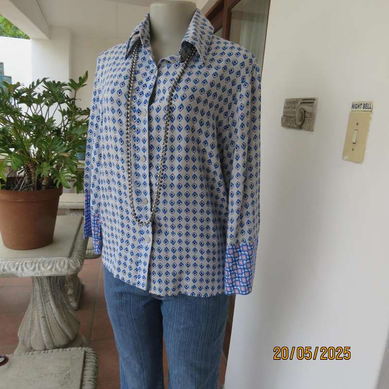 Classic pale blue button down shirt with blue-white diamond patterns. 100% viscose Size 32