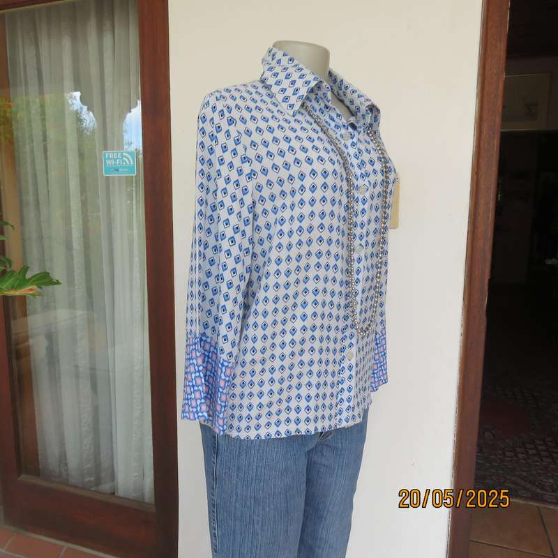 Classic pale blue button down shirt with blue-white diamond patterns. 100% viscose Size 32