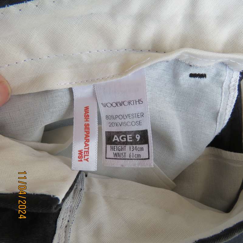 WOOLWORTHS black long pants for boy of 9 years old. In polyester-viscose blend. As new cond.