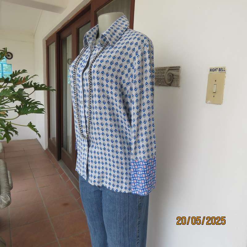 Classic pale blue button down shirt with blue-white diamond patterns. 100% viscose Size 32