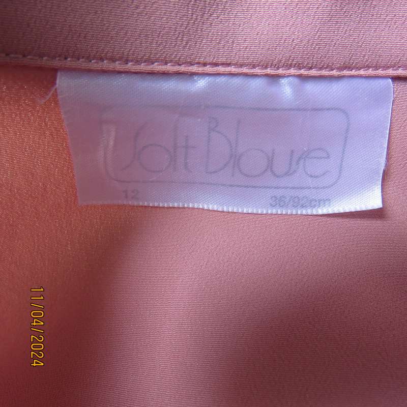 SOFT BLOUSE dusty pink short sleeve 100% polyester top.Button down with open collar.Size 38.