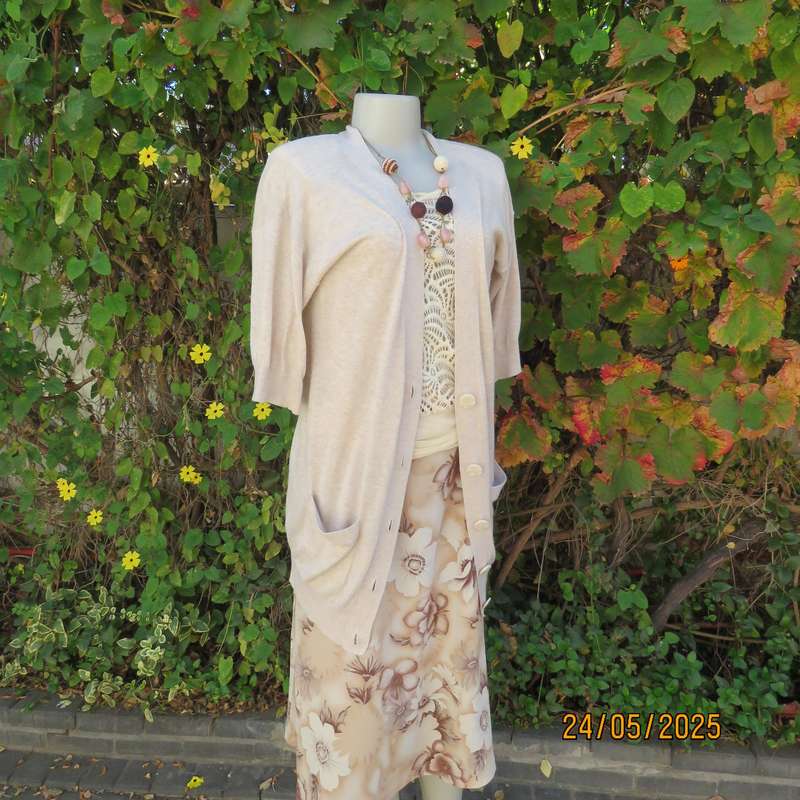 CHEROKEE cream acrylic-cotton knit short sleeve cardigan with button down front. Size 36.