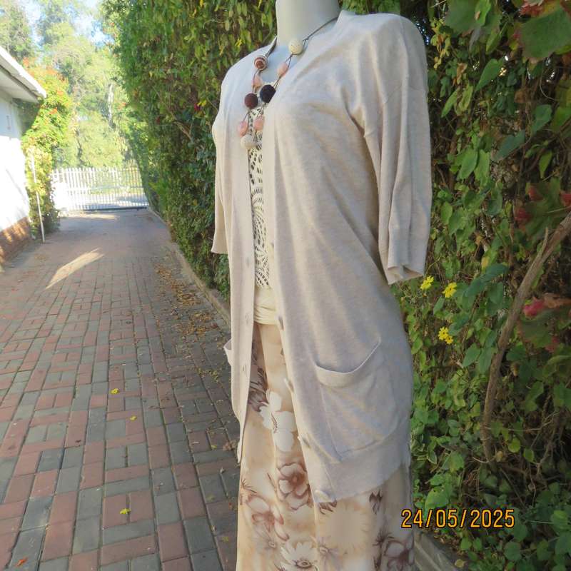 CHEROKEE cream acrylic-cotton knit short sleeve cardigan with button down front. Size 36.