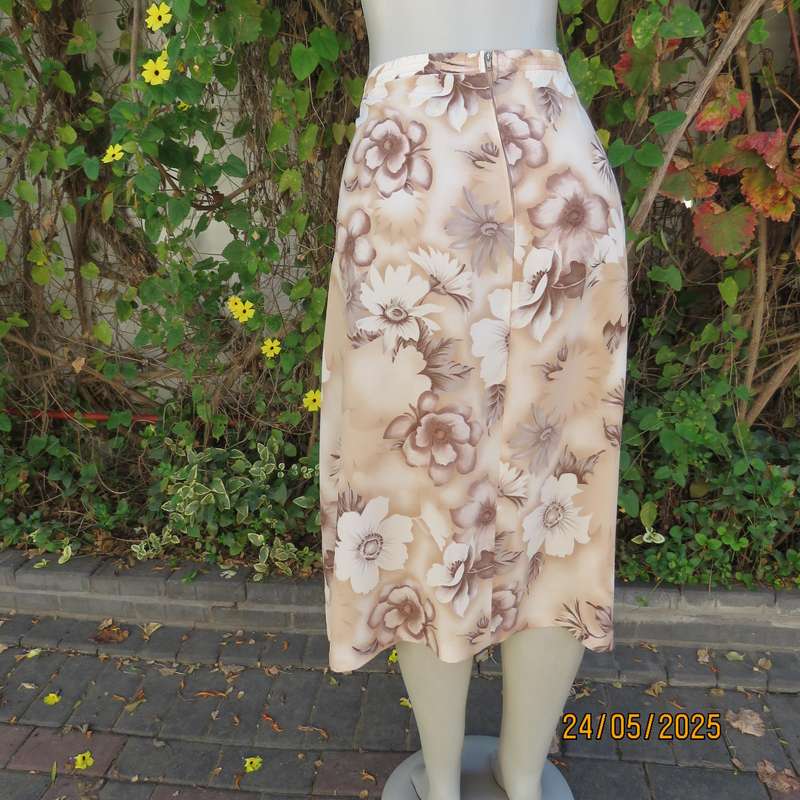 Smart cream A-line ecru-white-brown floral skirt. Size 42. Elasticated back.