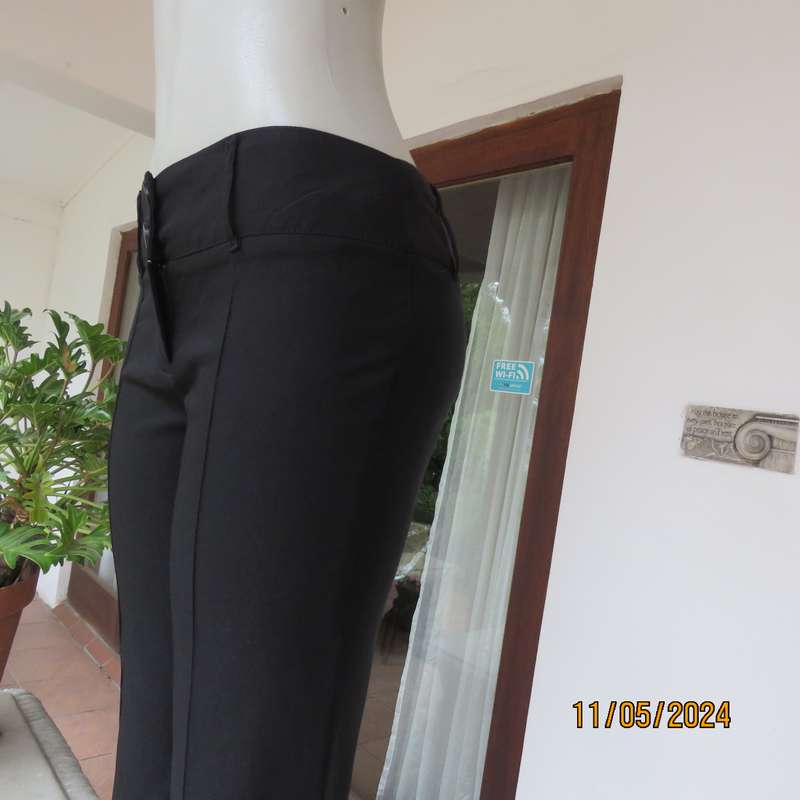 Sexy black low rise size 36 TRUWORTHS nylon-rayon stretch pants. Wide yoked waistband. As new cond