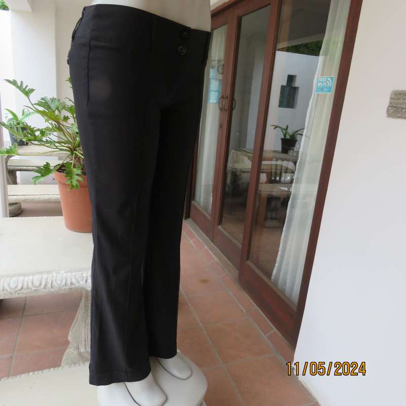 Sexy black low rise size 36 TRUWORTHS nylon-rayon stretch pants. Wide yoked waistband. As new cond