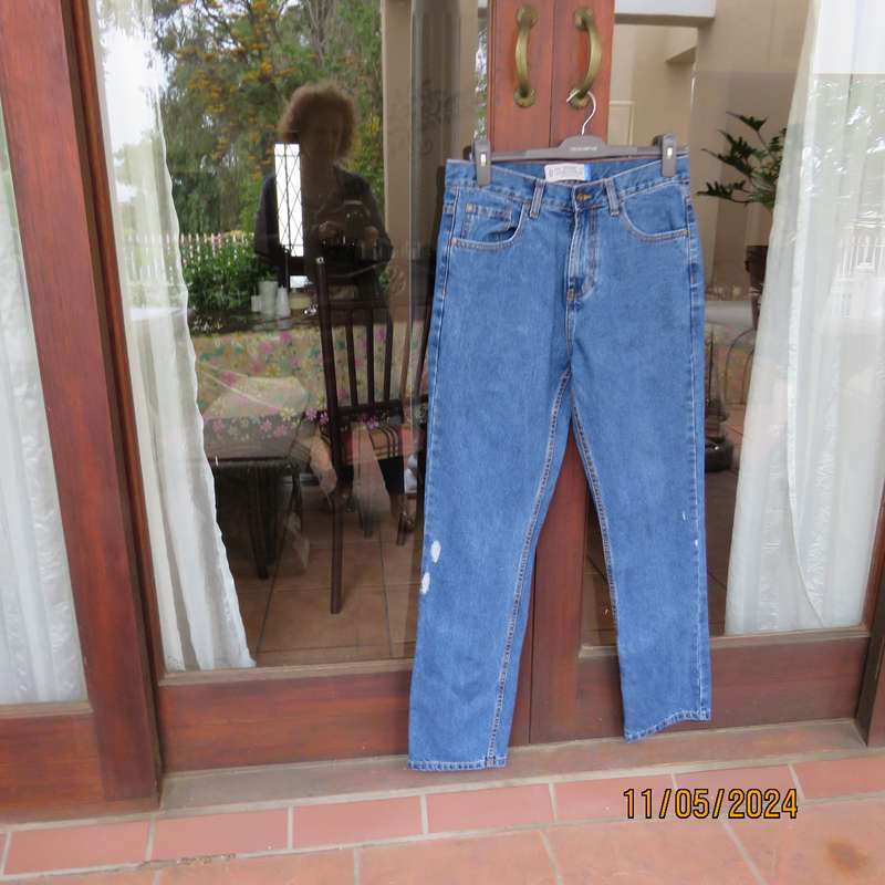 High quality hard wearing 100% cotton blue denim STONEHARBOUR fashion jeans size 32.As new