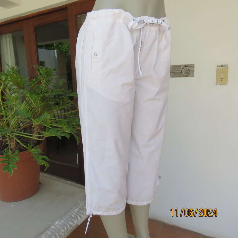 FUSION white cropped sportswear pants size 36. Front slit pockets. Drawstrings. As new cond.