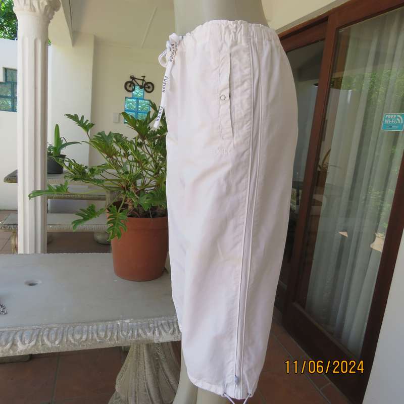 FUSION white cropped sportswear pants size 36. Front slit pockets. Drawstrings. As new cond.