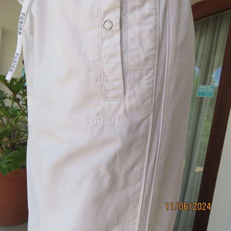 FUSION white cropped sportswear pants size 36. Front slit pockets. Drawstrings. As new cond.