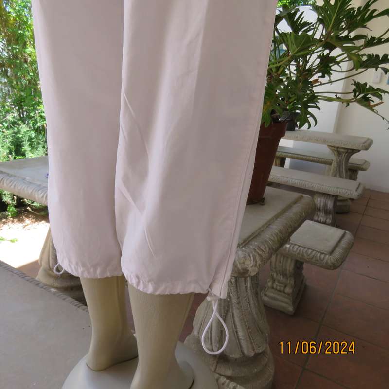 FUSION white cropped sportswear pants size 36. Front slit pockets. Drawstrings. As new cond.