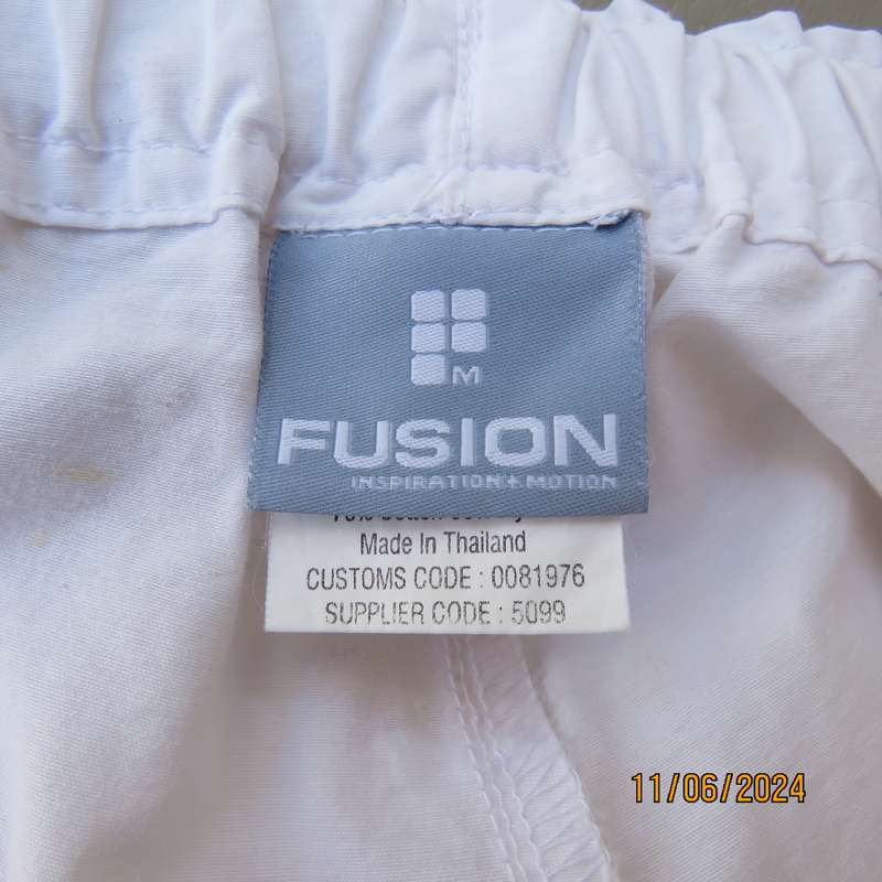 FUSION white cropped sportswear pants size 36. Front slit pockets. Drawstrings. As new cond.