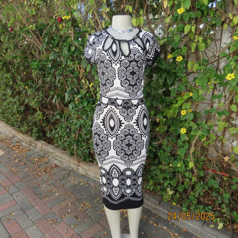 JUDY"S PRIDE low calf bodycon white-black textured polyester geometric print size 30 dress.